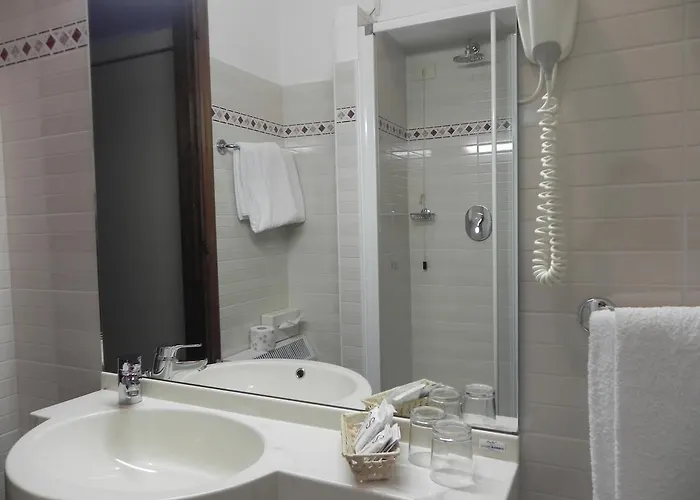 호텔 Italie Et Suisse 3*